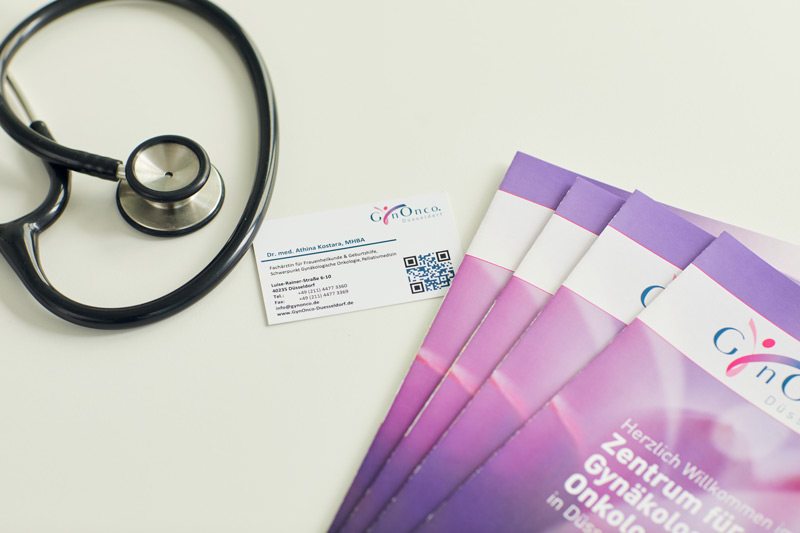 Visitenkarte und Fyler der GynOnco Düsseldorf Visitenkarte und Fyler der GynOnco Düsseldorf